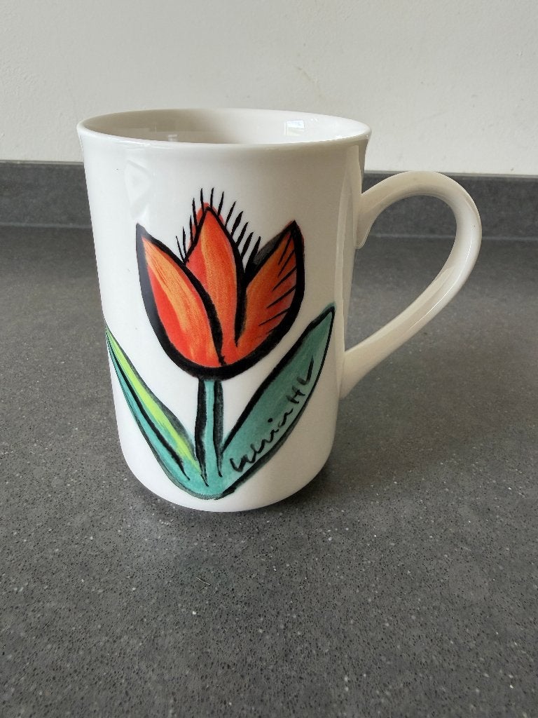 Tulipa mok - Ulrica Hydman-Vallien - Kosta Boda, Huis en Inrichting, Overige merken, Ophalen of Verzenden, Zo goed als nieuw, Overige stijlen