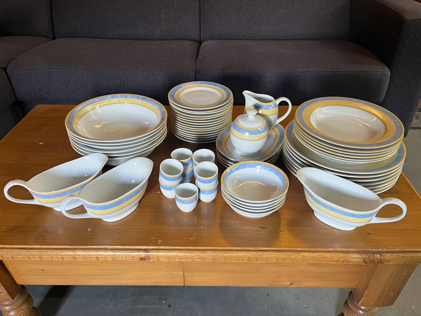 Uitgebreid servies met blauw en geel accent, Ophalen, Gebruikt, Keramiek, Modern