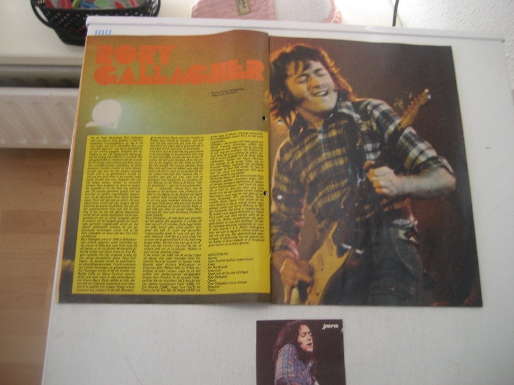 rory gallagher  artikel sticker, Boeken, Eén stripboek, Ophalen of Verzenden, Gelezen