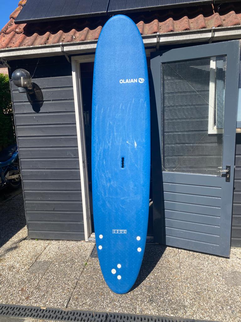 Olaian 100 Foam GolfSurfboard 7' - Blauw/Rood, Watersport en Boten, Golfsurfen, Ophalen, Zo goed als nieuw, Funboard, Met vinnen