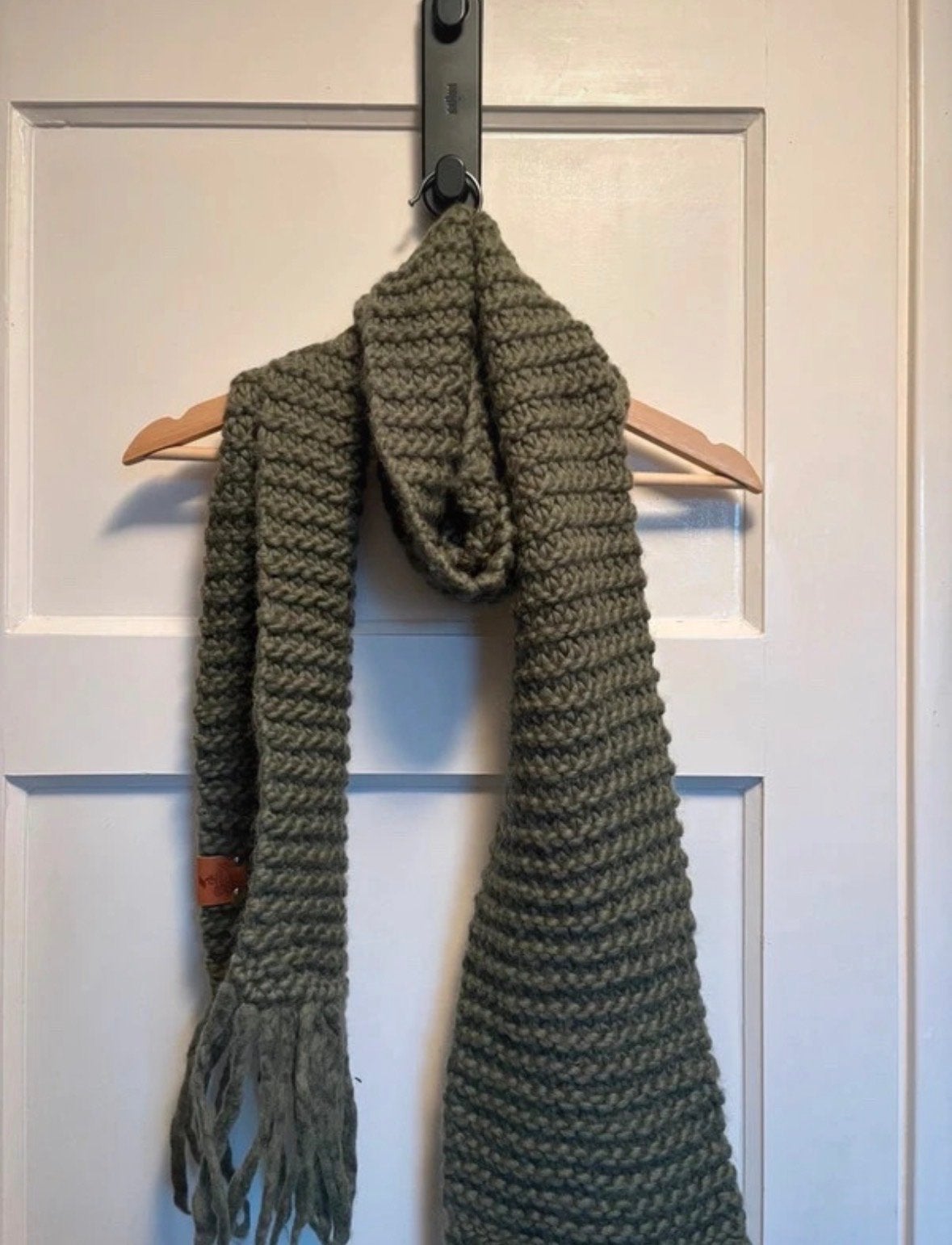 Handgemaakte Groene Sjaal - Granny's Finest, Kleding | Dames, Ophalen of Verzenden, Zo goed als nieuw, Maat 46/48 (XL) of groter