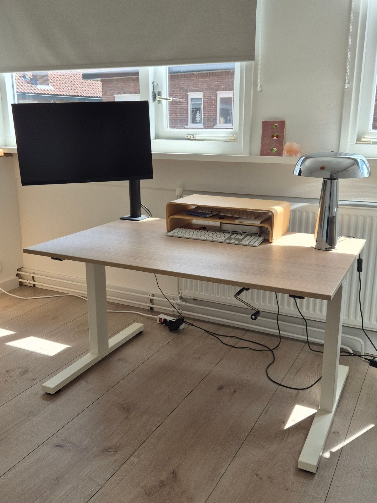 Verstelbaar bureau, Ophalen, In hoogte verstelbaar, Zo goed als nieuw