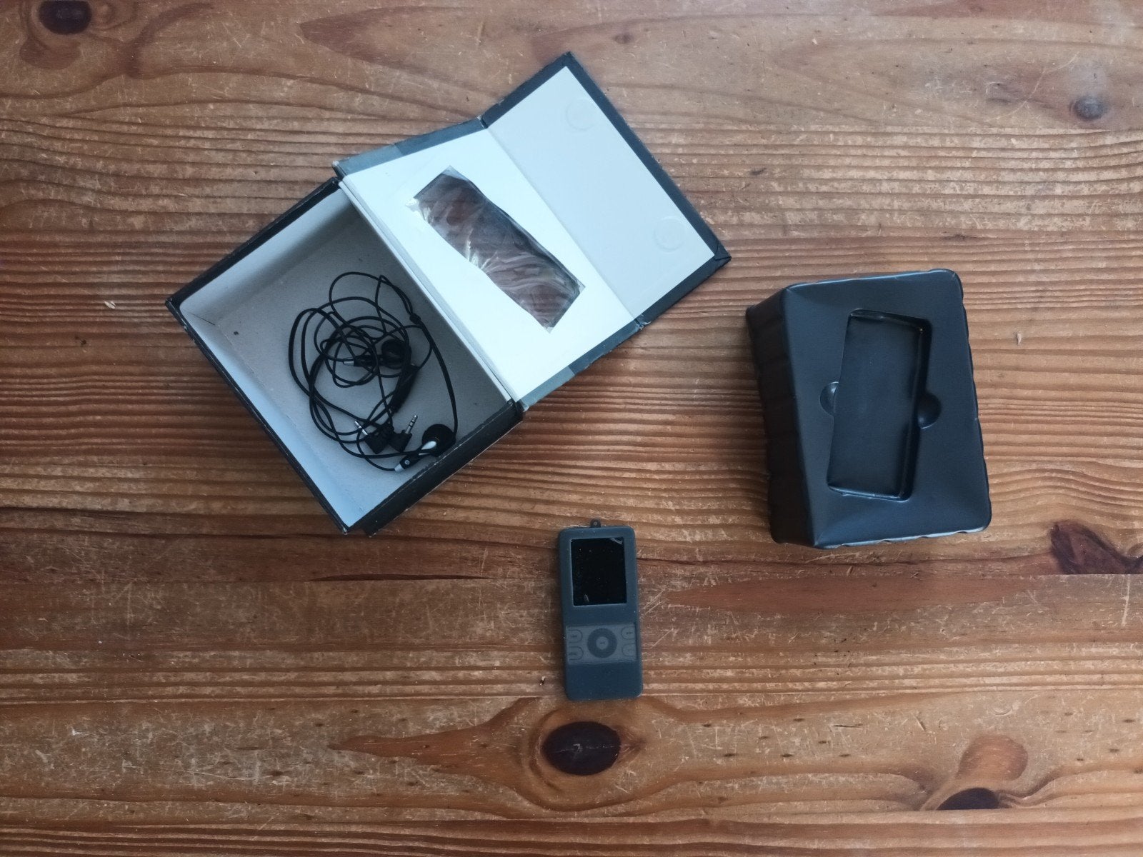 Compacte MP3-speler met oortjes en doosje, Ophalen of Verzenden