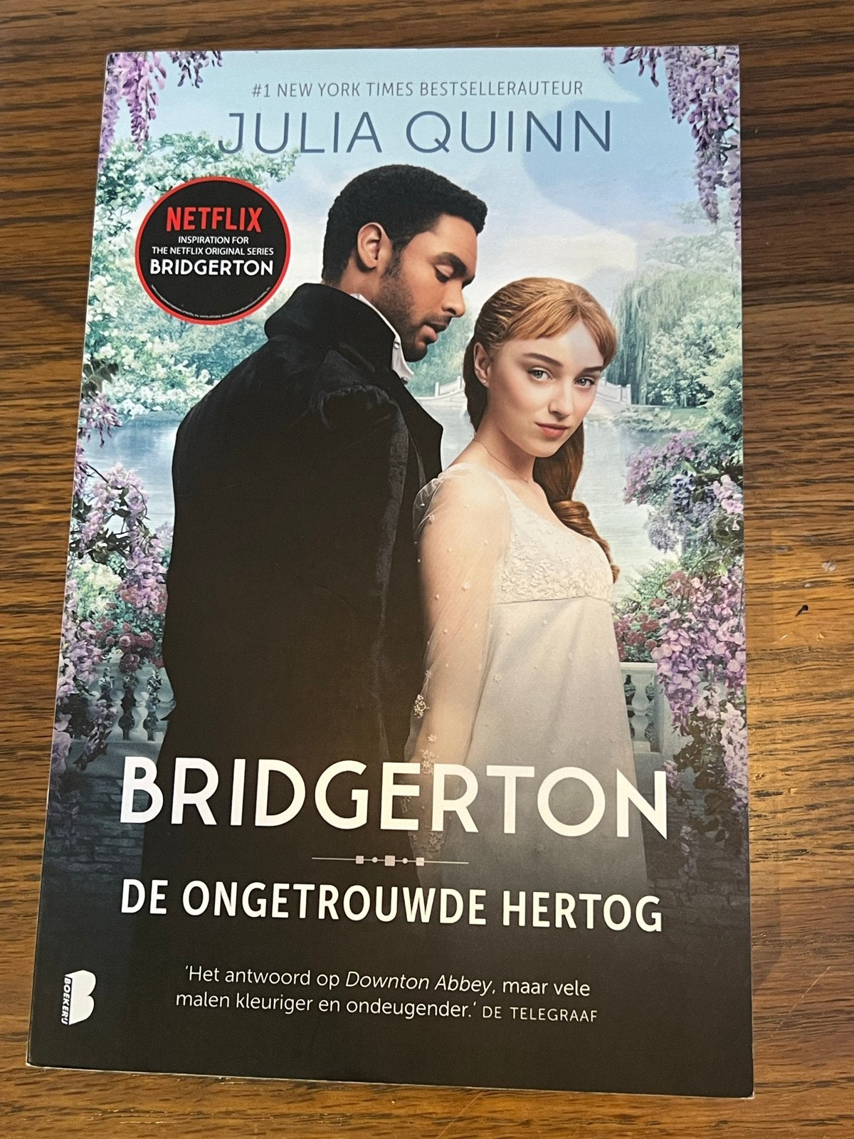 Bridgerton: De ongetrouwde hertog - Julia Quinn, Boeken, Romans, Ophalen of Verzenden, Nieuw, Nederland