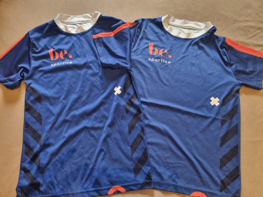 2x sport shirt Bernardinus College jongen maat 164 brugklas, Ophalen of Verzenden