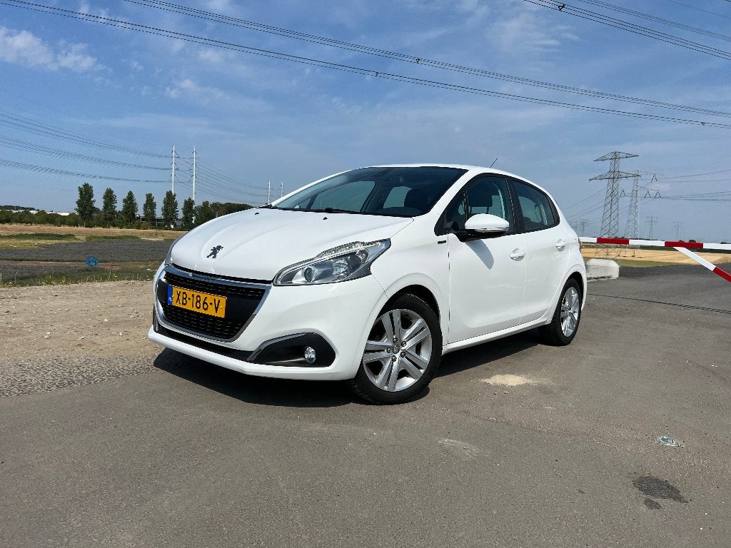 Peugeot 208 1.2  | Apple CarPlay | Airco | Parkeersensoren, Auto's, Voorwielaandrijving, 83 pk, Stof, 40 €/maand