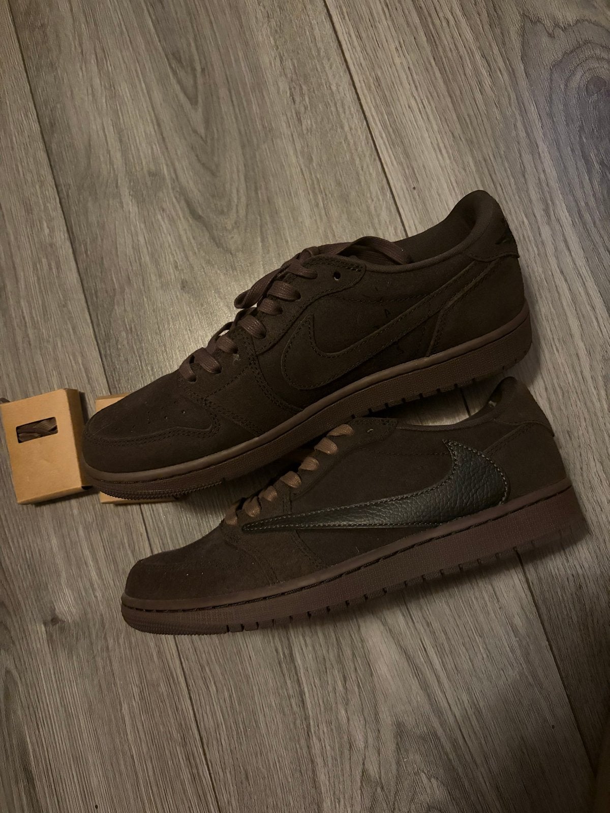 Nike Air Jordan 1 Low Velvet Brown - Maat 42, Kleding | Heren, Schoenen, Ophalen of Verzenden, Zo goed als nieuw, Bruin, Sneakers of Gympen