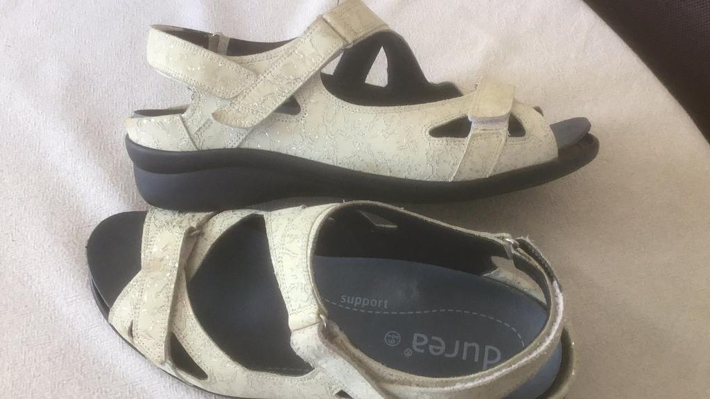 Durea sandalen maat 7 K, Kleding | Dames, Schoenen, Ophalen of Verzenden, Zo goed als nieuw, Beige, Sandalen of Muiltjes