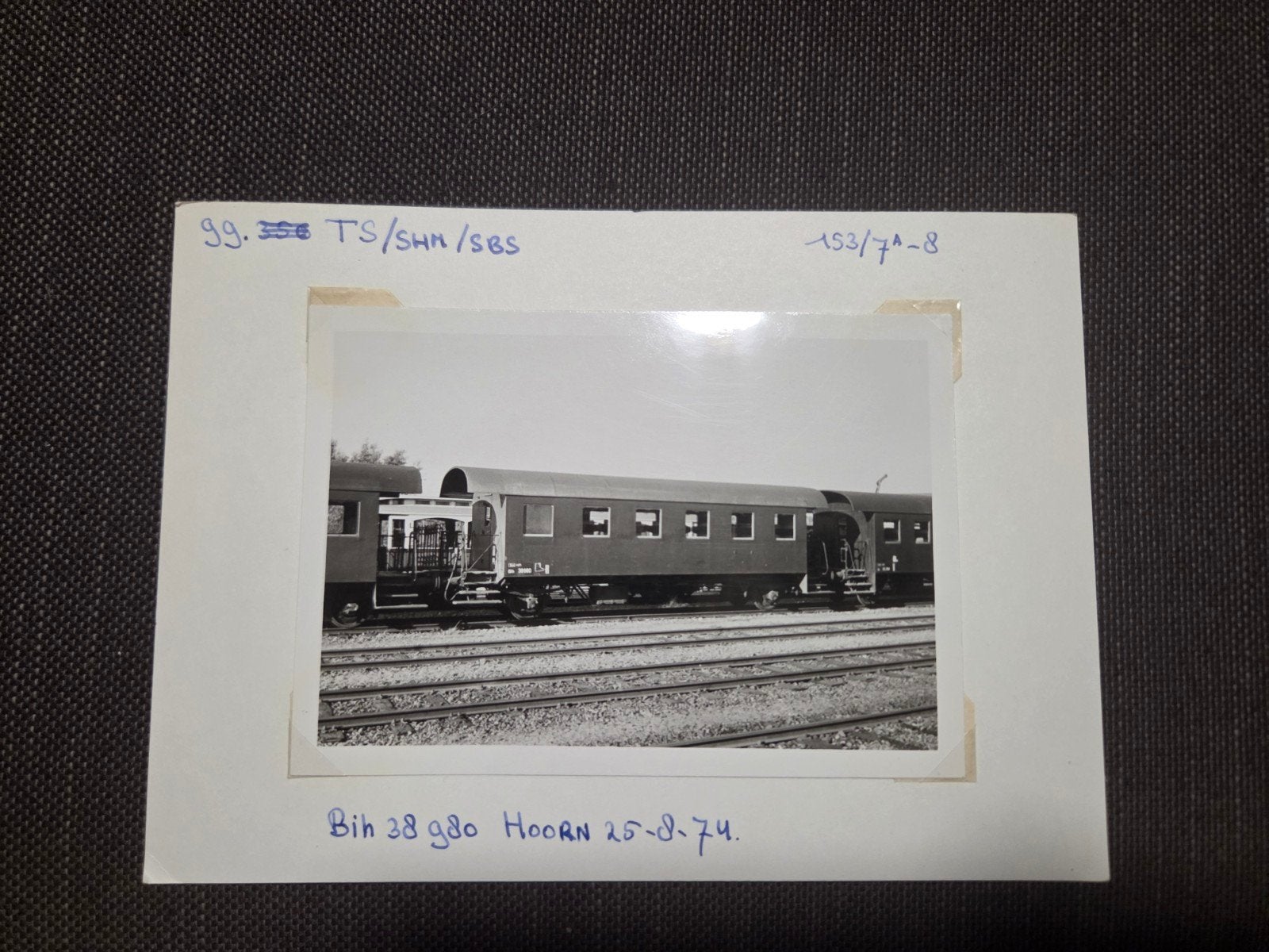 Zwart-wit foto trein Hoorn 1974, Verzamelen, Spoorwegen en Tramwegen, Ophalen of Verzenden, Gebruikt, Trein, Kaart of Prent