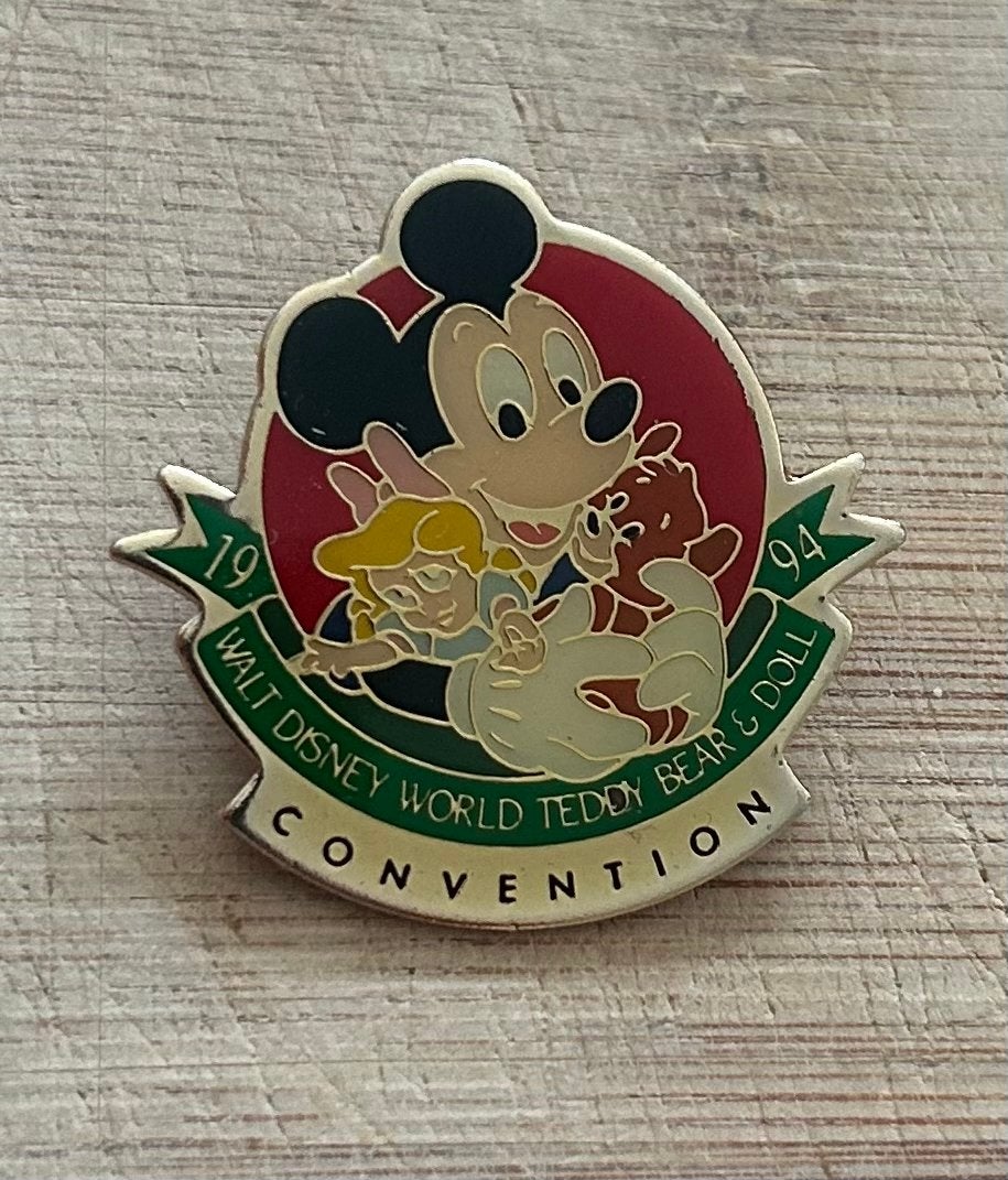 Disney Mickey Mouse Teddy Bear & Doll Conventie Pin 1994, Verzamelen, Disney, Ophalen of Verzenden, Mickey Mouse, Overige typen
