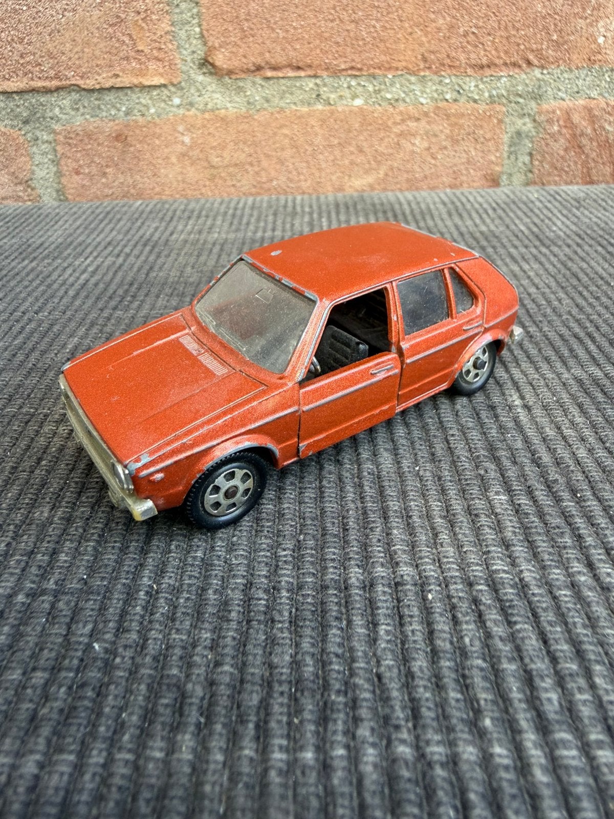1:43 Mebetoys A87 Volkswagen VW golf, Hobby en Vrije tijd, Modelauto's | 1:43, Ophalen of Verzenden, Gebruikt, Auto, Overige merken