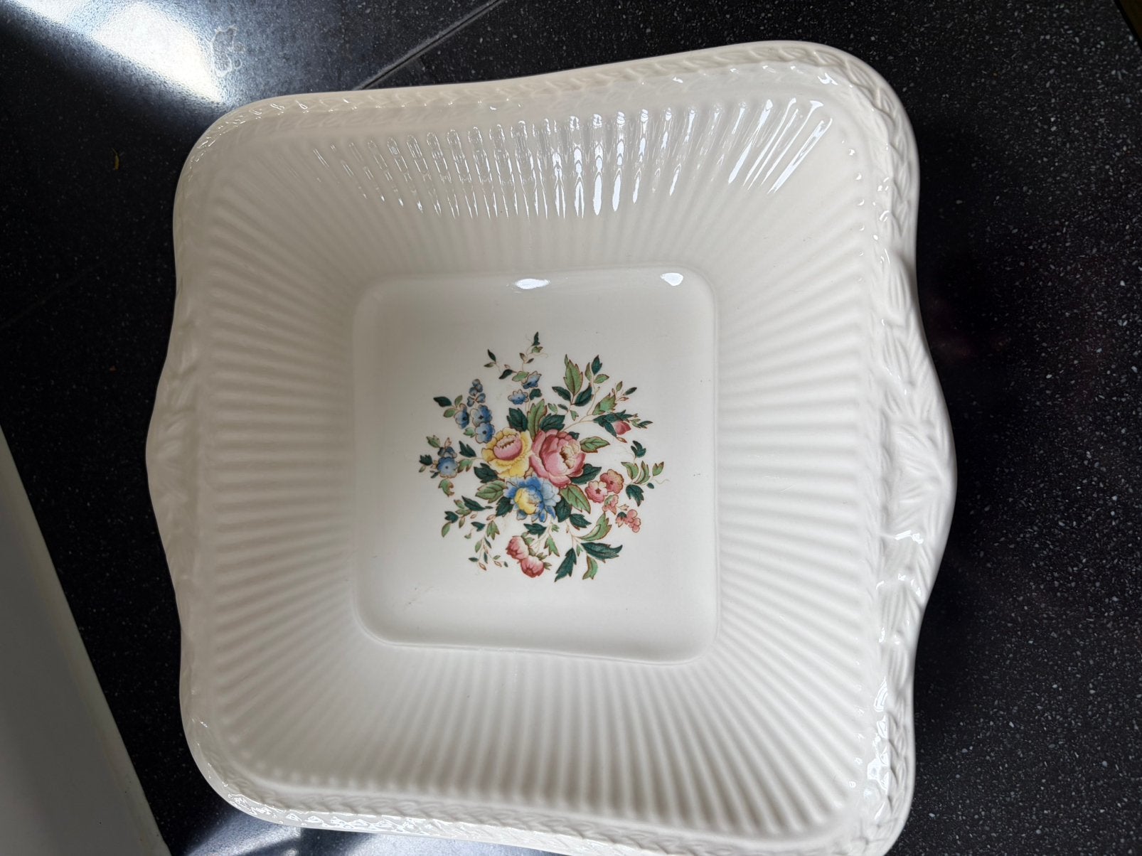 Wedgwood Conway Schaal 23,5x23,5 cm, Huis en Inrichting, Gebruikt, Ophalen of Verzenden, Schaal of Schalen, Wedgwood