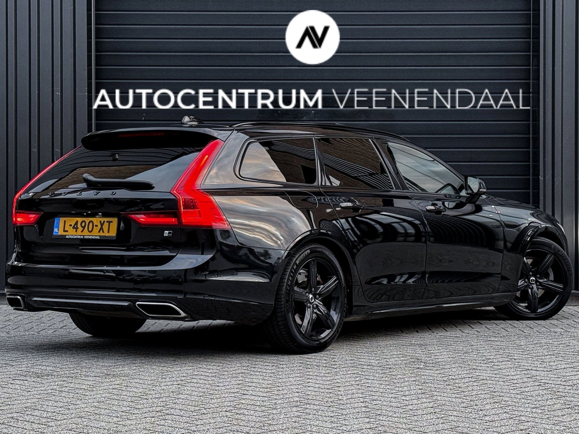 Volvo V90 2.0 D5 AWD R-Design 235 PK PANO/TREKHAAK/H&K/CAMER, Auto's, Volvo, Automaat, 4 cilinders, 1969 cc, Zwart