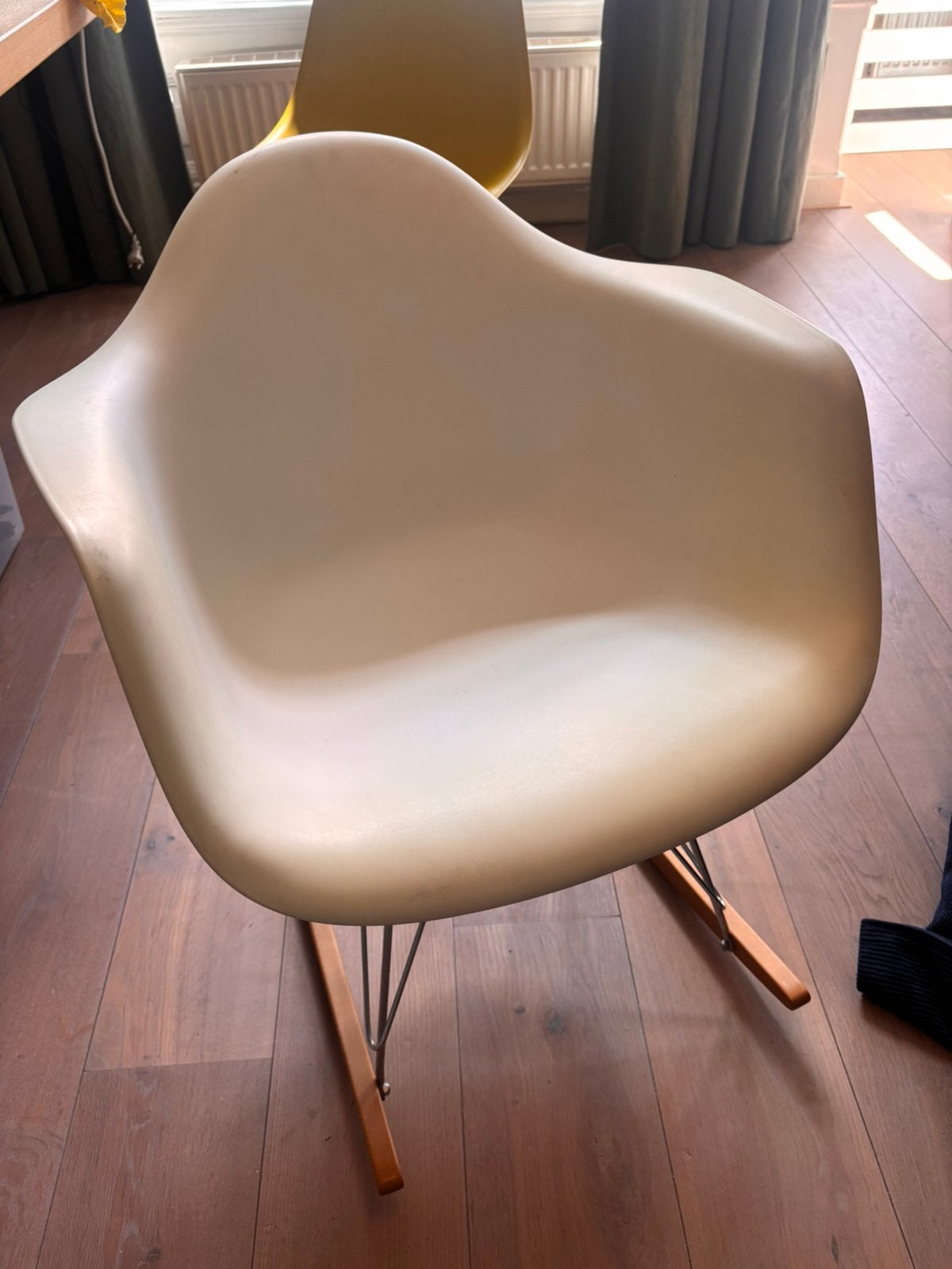 Vitra Eames RAR schommelstoel esdoorn chroom, Cotton White, Ophalen, Gebruikt, Hout, Wit