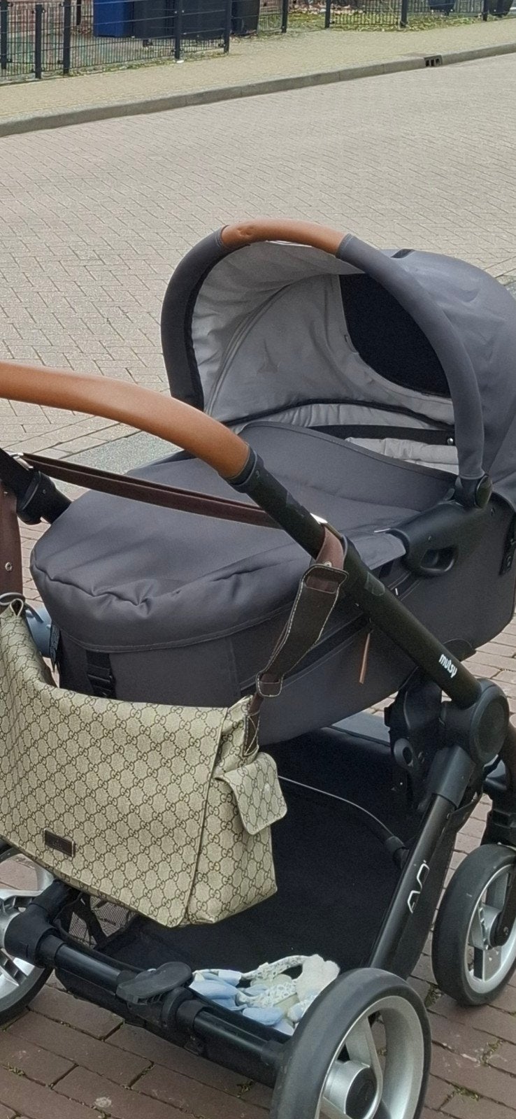 Mutsy Nio met nieuwe reiswieg en verkleiner, Ophalen of Verzenden