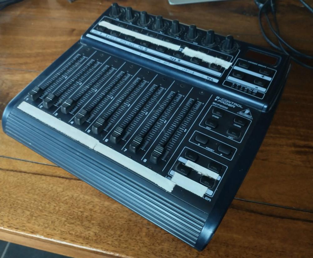 Behringer BCF2000 MIDI controller, Muziek en Instrumenten, Midi-apparatuur, Ophalen of Verzenden, Gebruikt