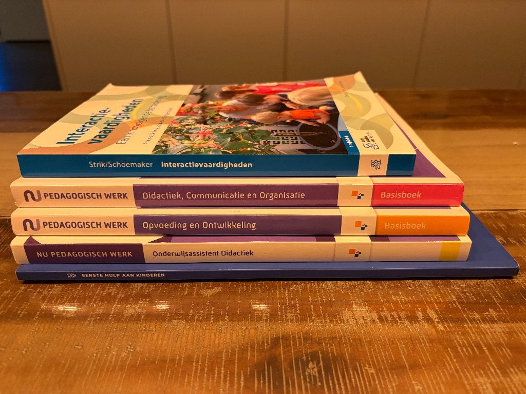 Set schoolboeken - MBO onderwijsassistent (1e leerjaar), Diverse auteurs, Ophalen of Verzenden, Zo goed als nieuw, MBO