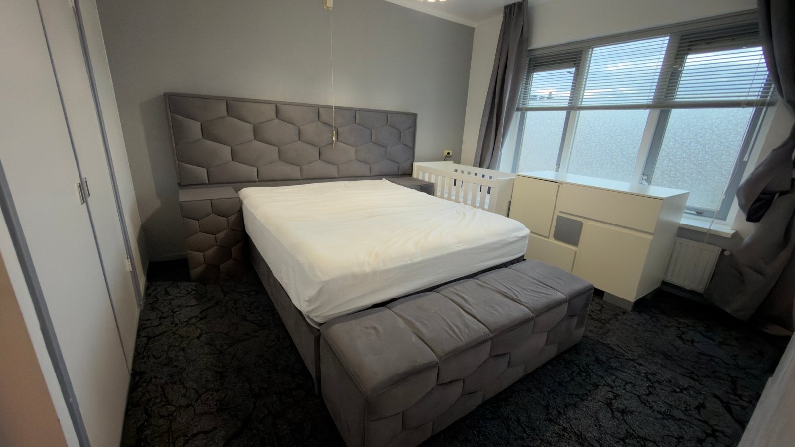 Tweepersoons boxspring bed met matras en voetenbank, Ophalen, Gebruikt, Tweepersoons, 200 cm