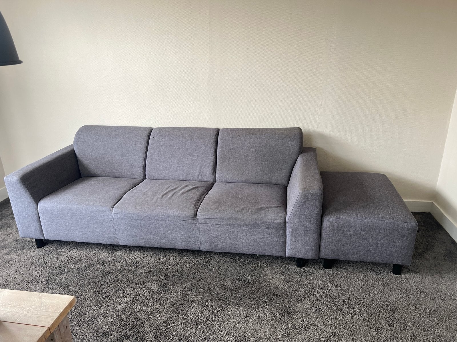 Gratis Grijze driepersoonsbank met chaise longue, Ophalen, Gebruikt, Driepersoons, 75 tot 100 cm