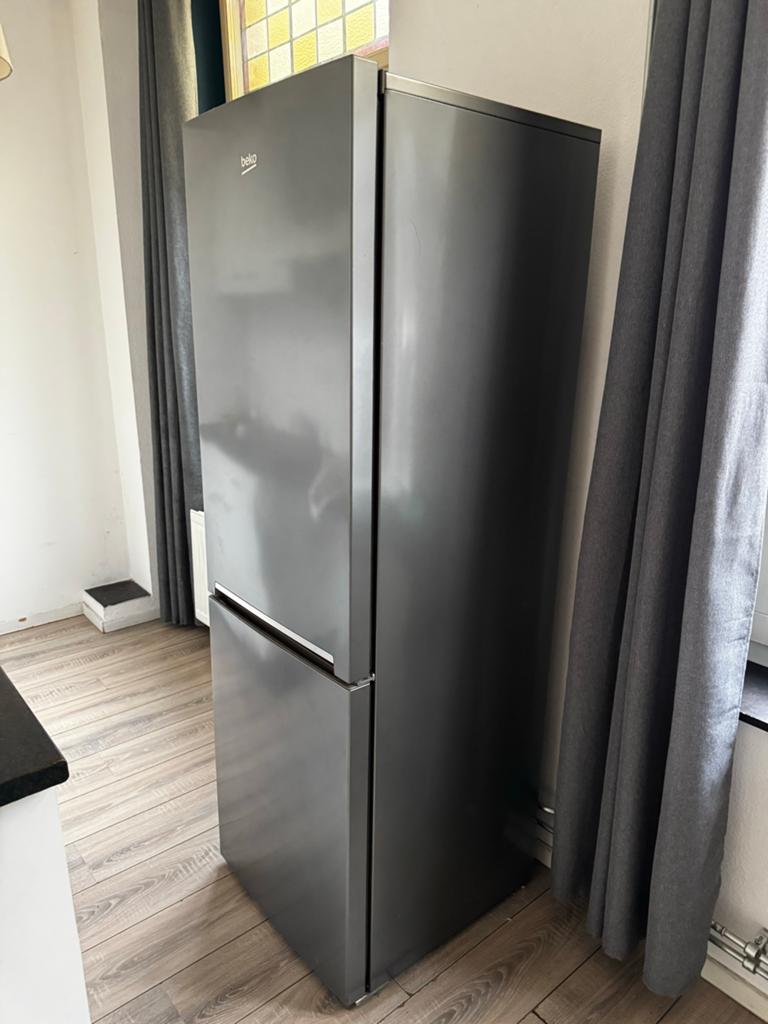 Beko Koelkast vriescombinatie, 200 liter of meer, 60 cm of meer, Met aparte vriezer, Zo goed als nieuw