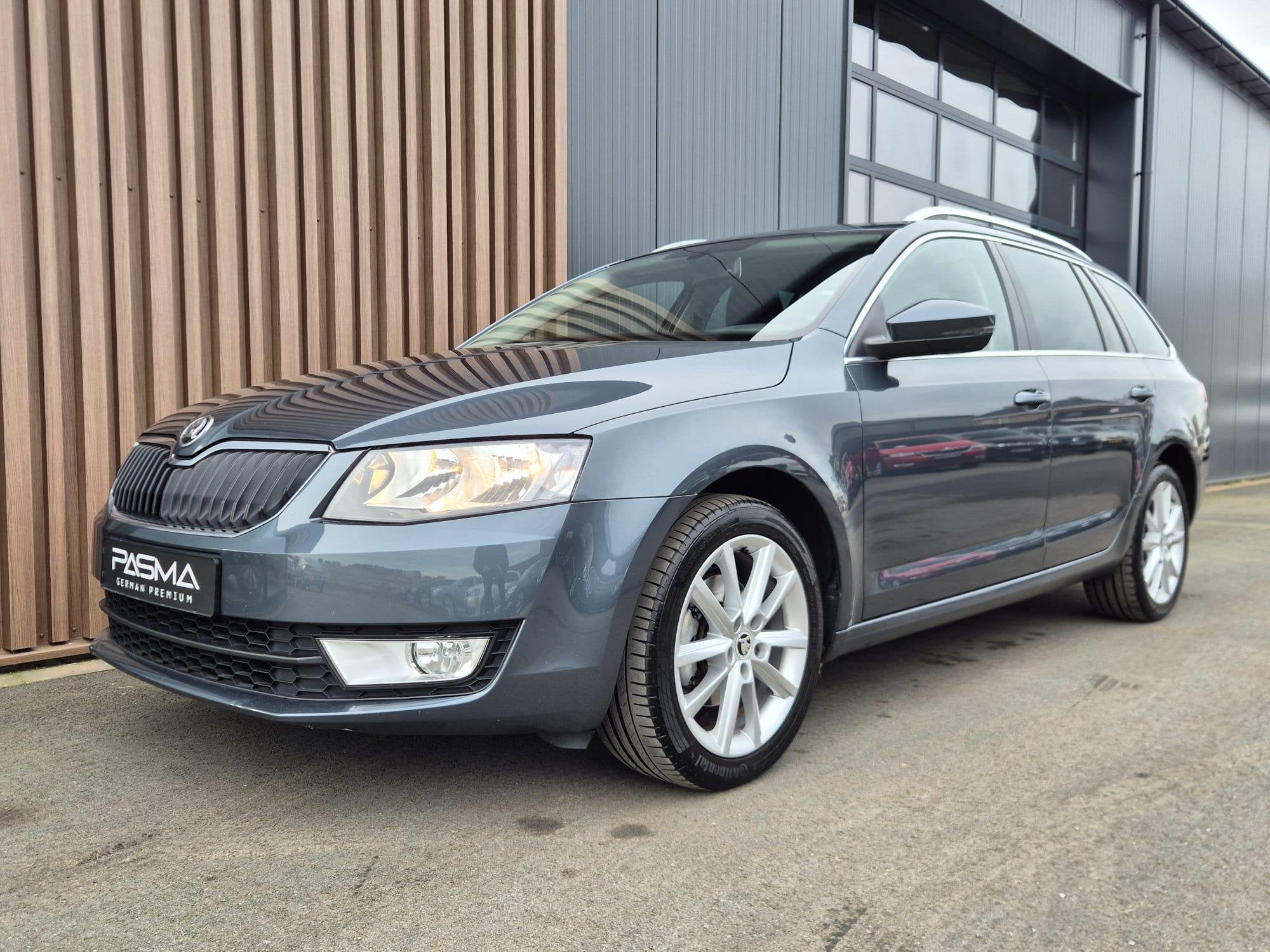 Skoda Octavia Combi 1.4 TSI Greentech Ambition Businessline, Euro 5, Stof, Gebruikt, Zwart