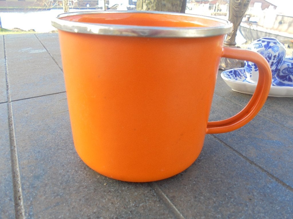 2 oranje emaille bekers / kroezen, Ophalen of Verzenden