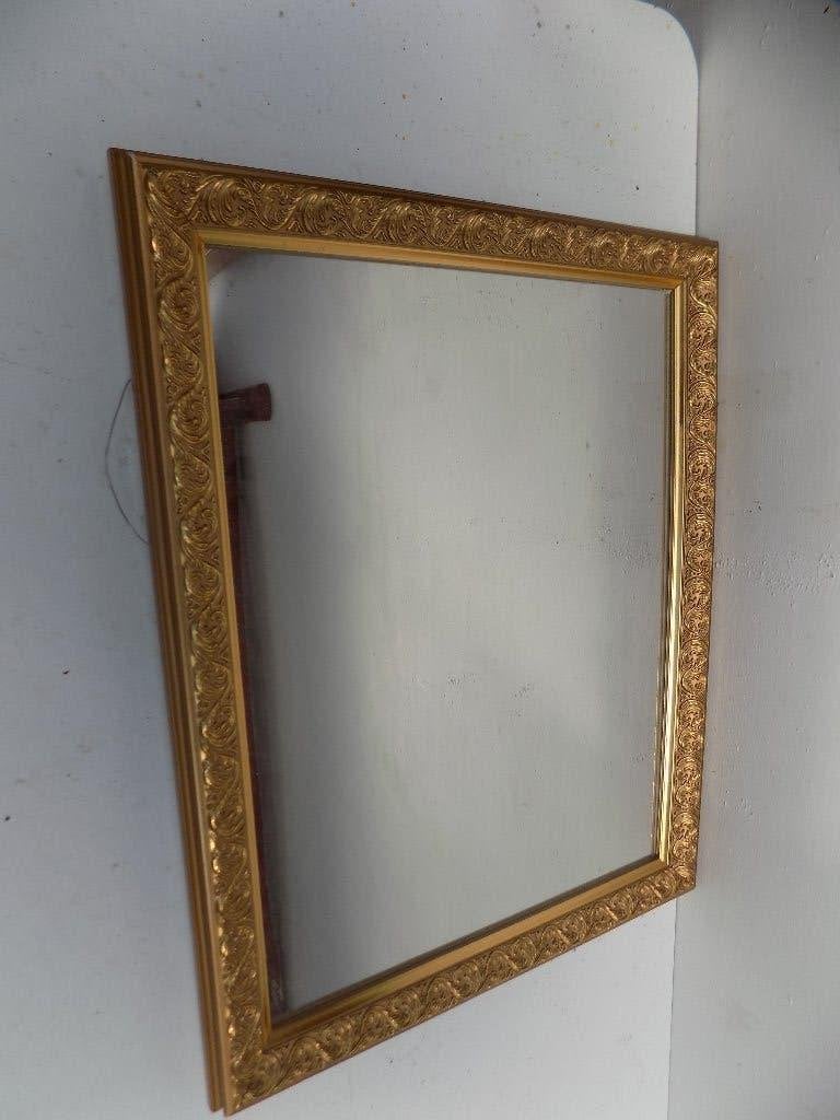 Gouden wandspiegel met sierlijke lijst vintage retro, Ophalen, Minder dan 50 cm, Gebruikt, Minder dan 100 cm