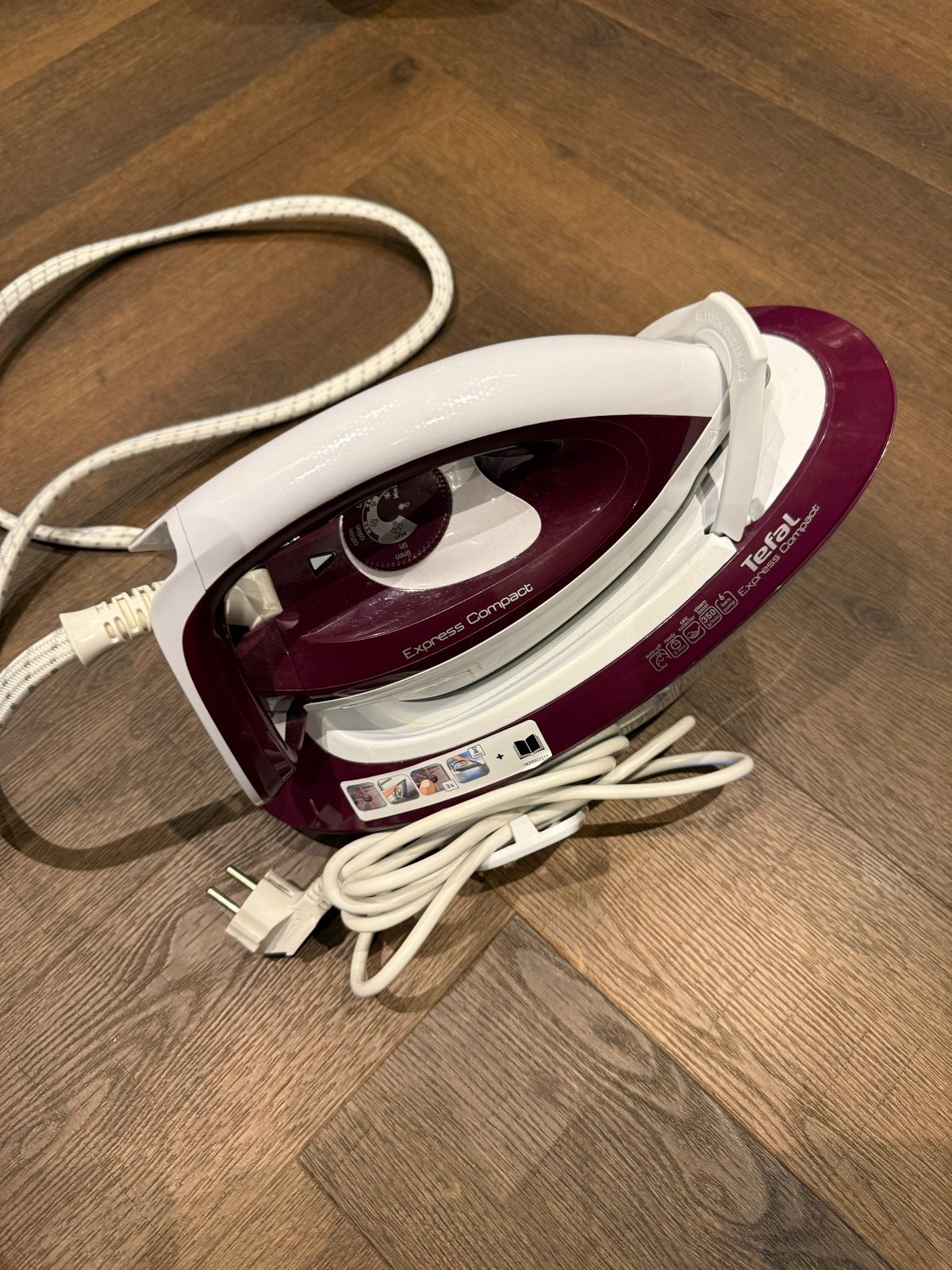 Tefal Express Compact Stoomgenerator Strijkijzer, Ophalen of Verzenden, Zo goed als nieuw, Strijkijzer met snoer