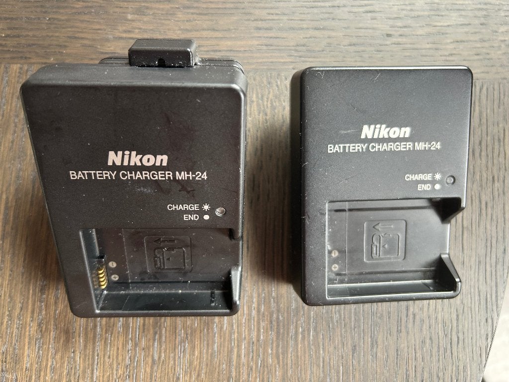 Twee originele Nikon MH-24 opladers voor EN-EL14/EN-EL14a, Gebruikt, Nikon, Acculader, Nikon