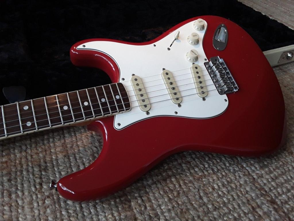 Fender Eric Johnson Stratocaster - Candy Apple Red, Muziek en Instrumenten, Ophalen of Verzenden, Zo goed als nieuw, Solid body