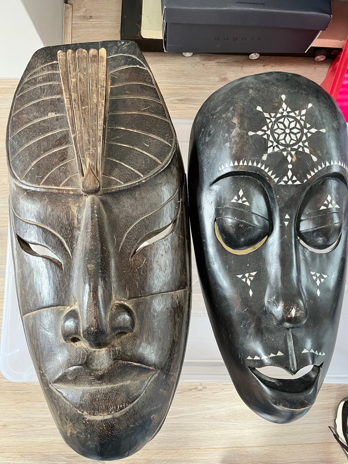 Twee handgesneden Balinese maskers, Masker, Zwart, Indonesië, Gesneden