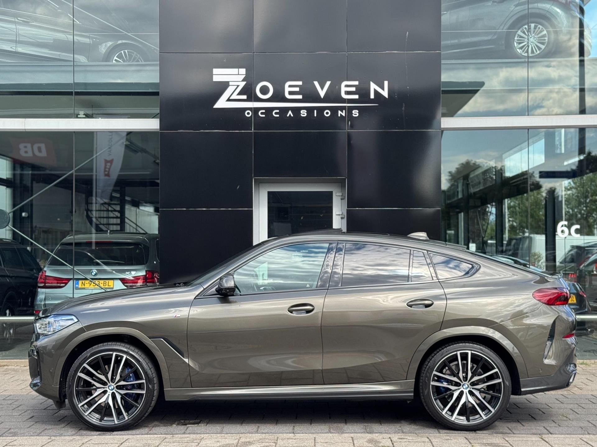 BMW X6 XDrive40i High Executive | Pano | Automaat | Ex BPM!|, Auto's, Dealer onderhouden, Gebruikt, 138 €/maand, Bedrijf