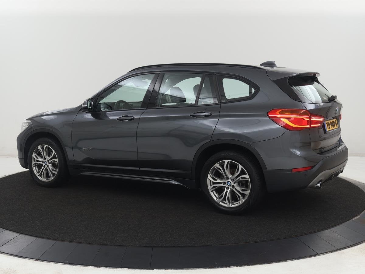 BMW X1 sDrive18i Sport Line | Leder | Trekhaak | Stoelverwar, Auto's, 136 pk, Gebruikt, Euro 6, Leder