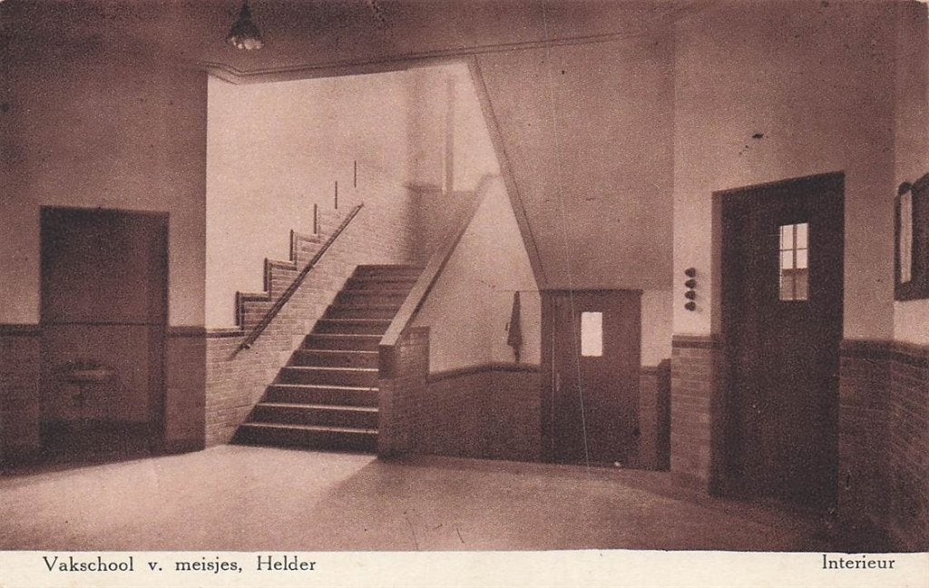 702-498-051 Vakschool V Meisjes Den Helder Interieur, Verzenden, Voor 1920, Noord-Holland