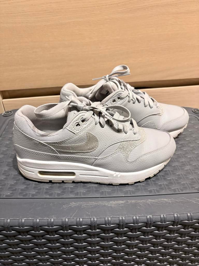 Nike Air Max 1 sneakers - grijs maat 38,5, Ophalen of Verzenden, Zo goed als nieuw, Grijs, Sneakers of Gympen