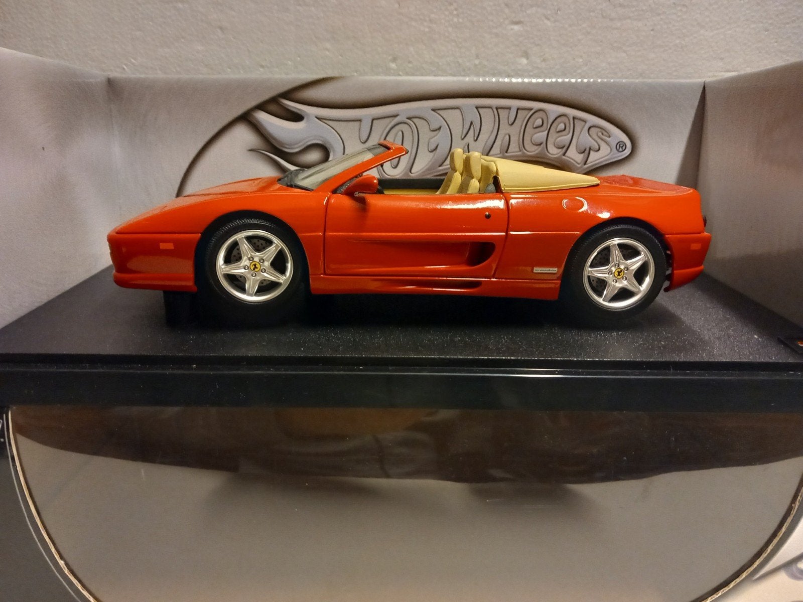 Ferrari F 355 Spyder cabriolet rood Hot Wheels 1:18 KRD, Hobby en Vrije tijd, Ophalen of Verzenden, Zo goed als nieuw, Auto, Hot Wheels