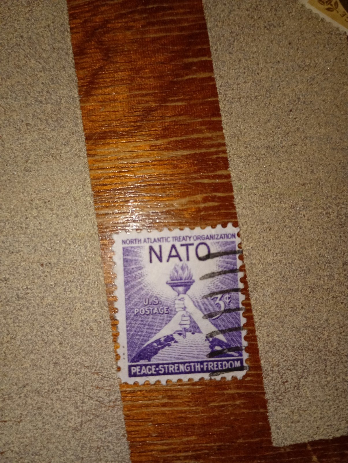 Zeldzame Amerikaanse NATO postzegel - V, Kracht, Vrijhei, Ophalen of Verzenden, Overige landen, Gestempeld