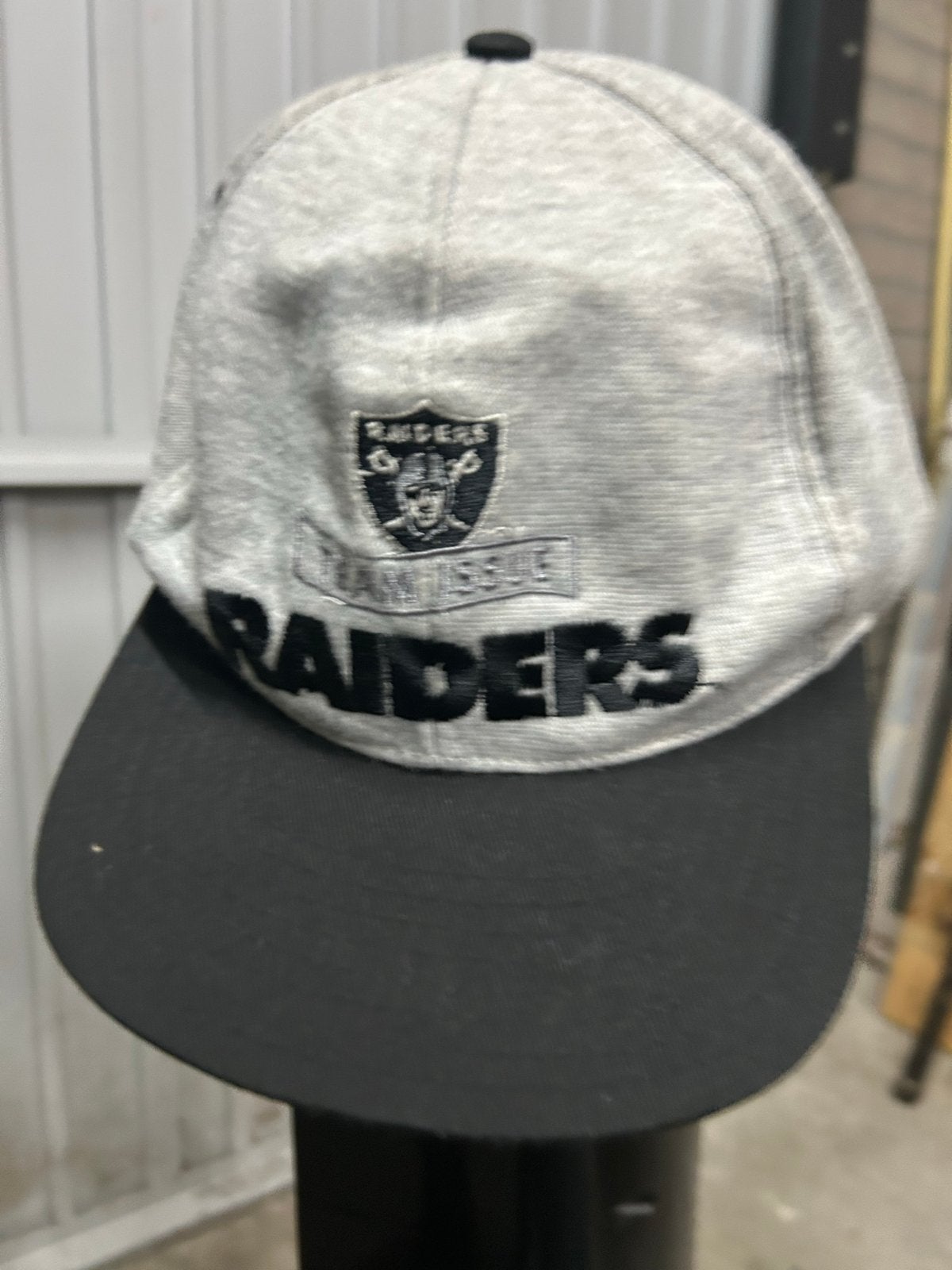 Vintage Oakland Raiders NFL Snapback Pet - Grijs/Zwart, Ophalen of Verzenden, Buitenlandse clubs, Vaantje of Sjaal