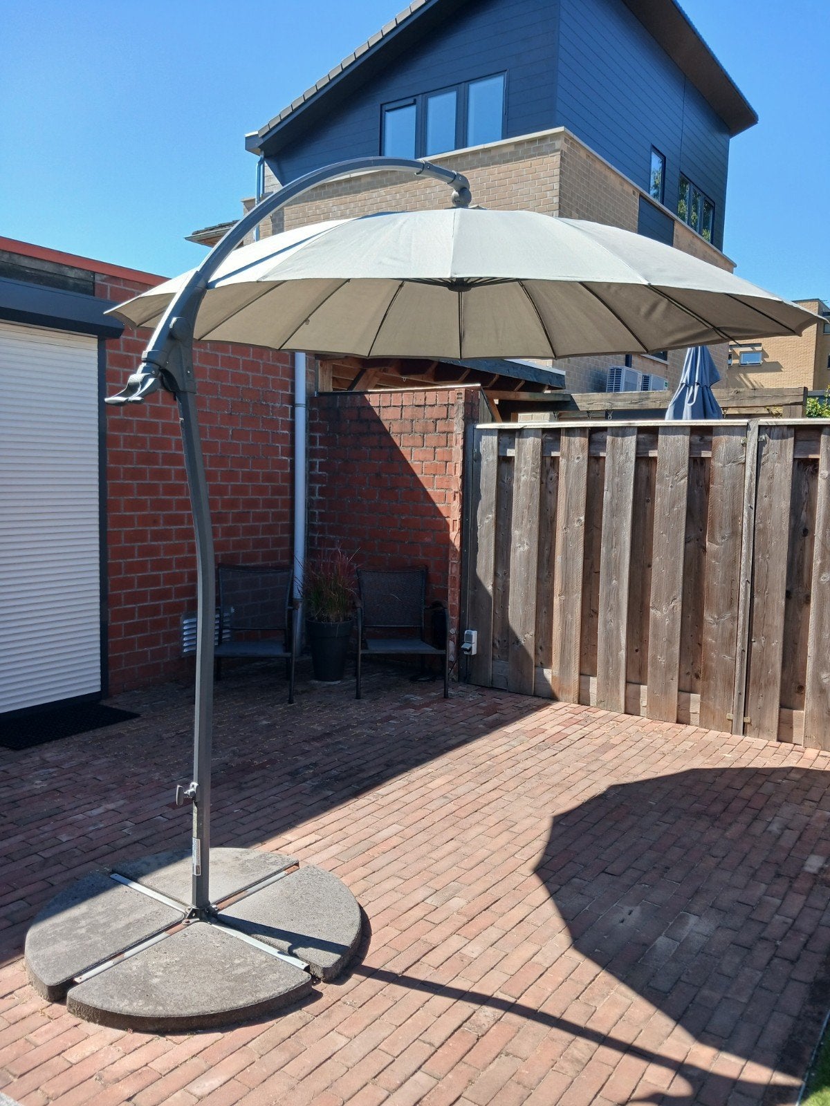 parasol met voet grijs, Ophalen, Zweefparasol