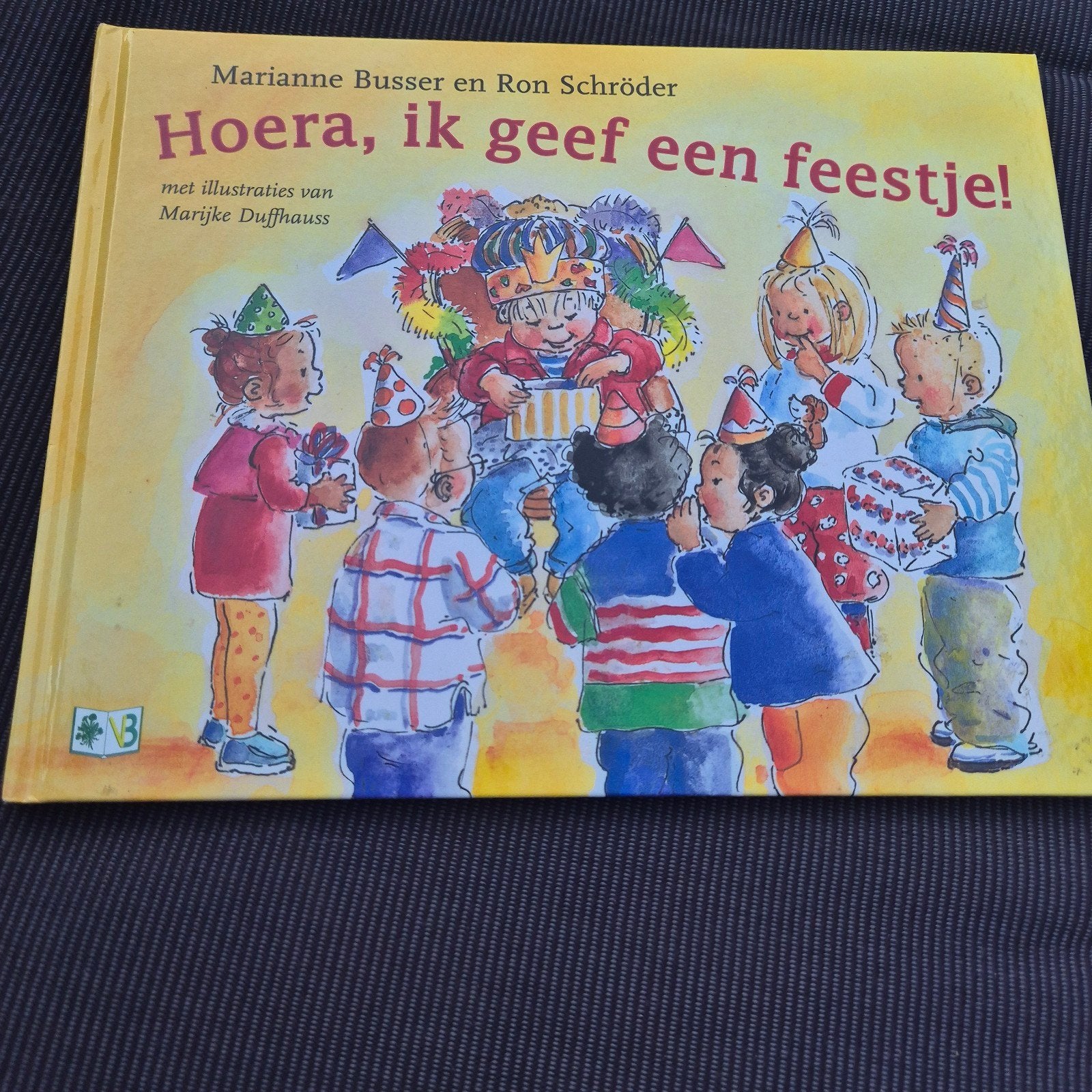 Hoera, ik geef een feestje! - Marianne Busser & Ron Schröder, Ophalen of Verzenden, Zo goed als nieuw, Marianne Busser en Ron Schröder