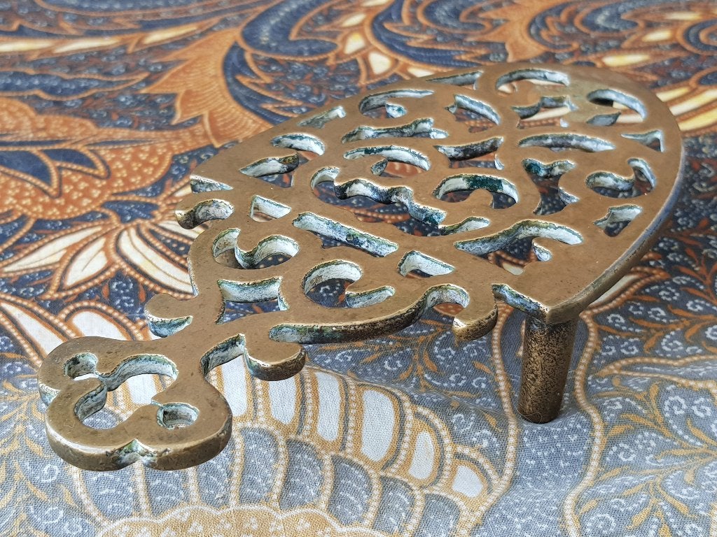 Mooie zware antieke onderzetter uit Engeland 17,7 cm. 1900., Ophalen of Verzenden, Koper