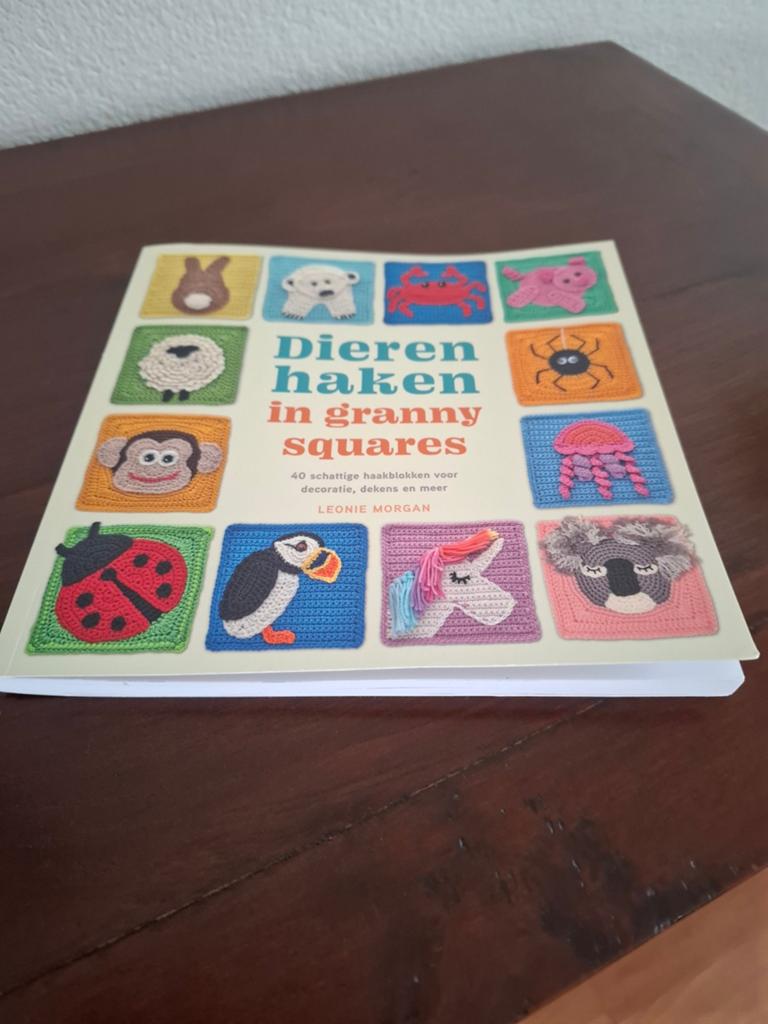 Dieren haken in granny squares - Boek Leonie Morgan, Ophalen, Zo goed als nieuw, Haken