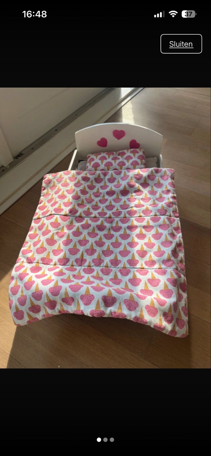 Poppenbedje met hartjes en ijsco dekbedje, Ophalen of Verzenden, Gebruikt, Babypop