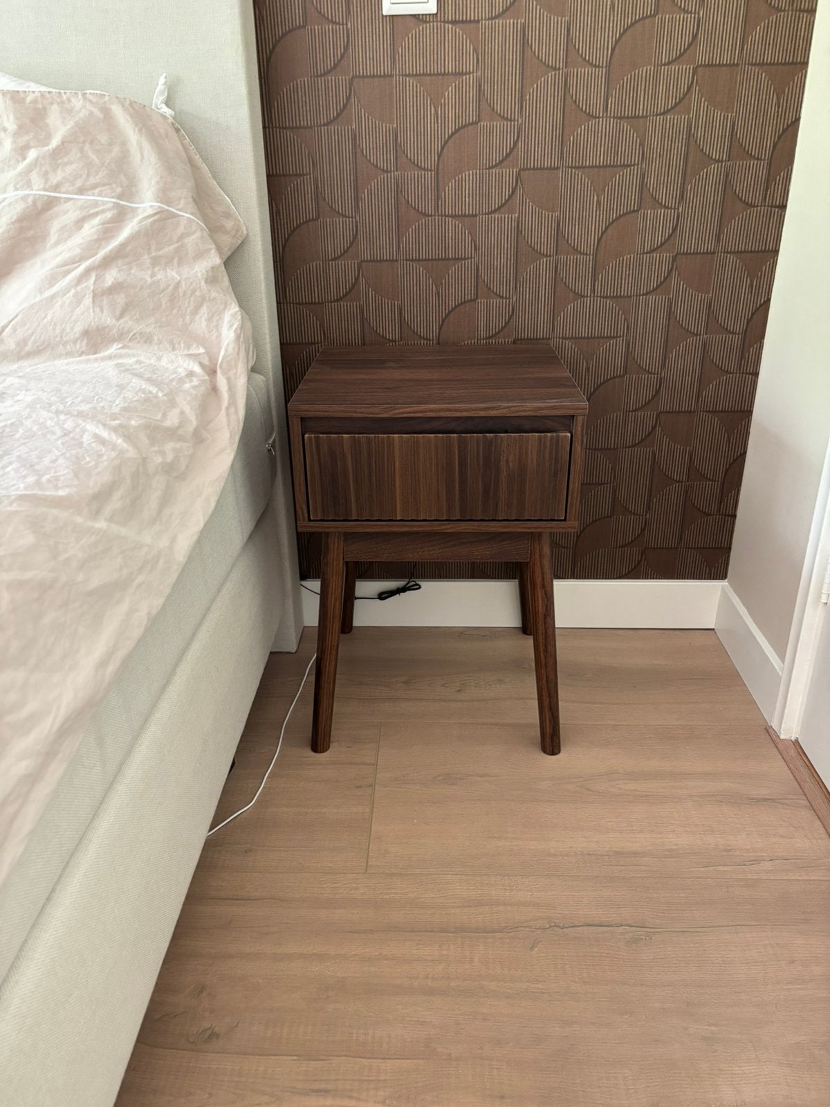 Sweeek nachtkastje met lade (set van 2) NIEUW, Huizen en Kamers, Kamers te huur