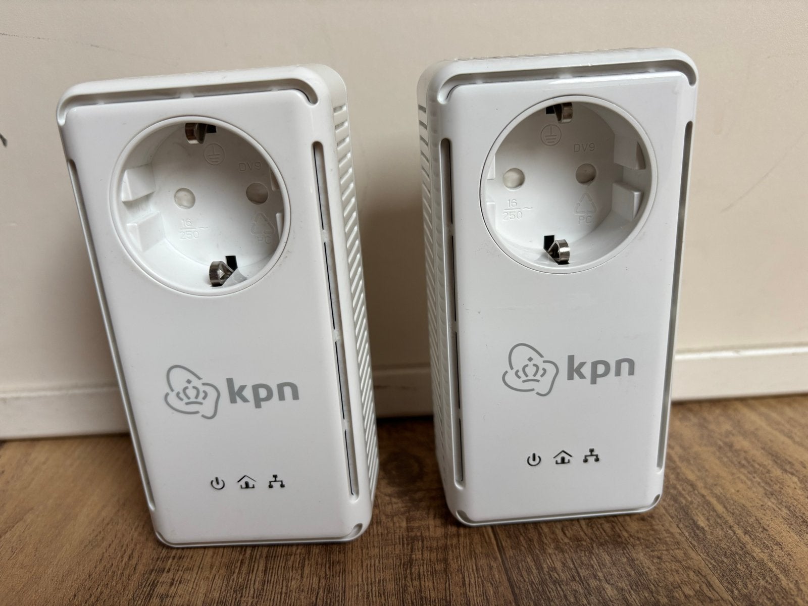 KPN Stroomnet Netwerkadapters MT-2360 (set van 2), Ophalen of Verzenden, Zo goed als nieuw