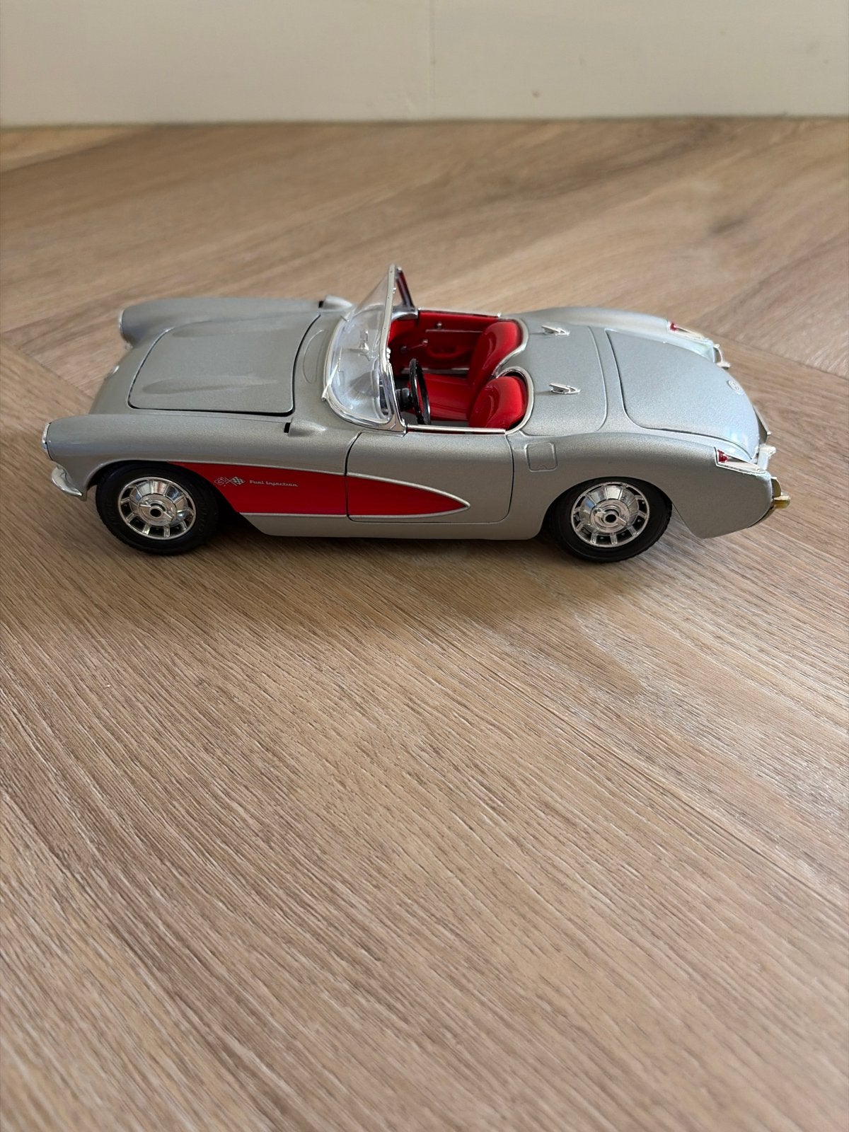 Gedetailleerd model van een klassieke Corvette, Ophalen of Verzenden, Zo goed als nieuw, Auto, Overige merken