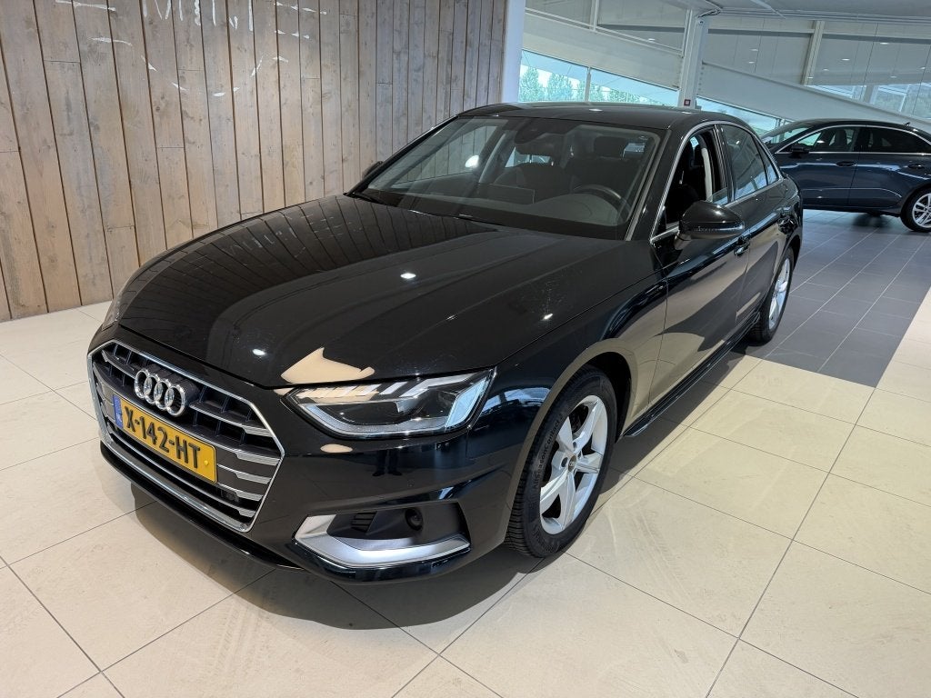 Audi A4 Limousine 35 TFSI Advanced Edition (bj 2023), Gebruikt, Euro 6, 4 cilinders, Automatische klimaatregeling