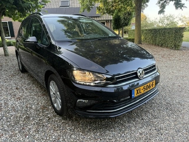 Volkswagen Golf Sportsvan 1.0 TSI Highline Ed. (bj 2018), Auto's, Automaat, Stof, Gebruikt, Zwart