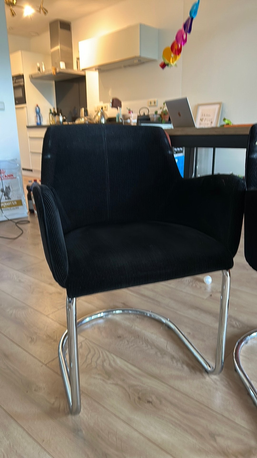 Twee zwarte ribstof kuipstoelen, Huis en Inrichting, Stoelen, Ophalen, Gebruikt, Twee, Zwart