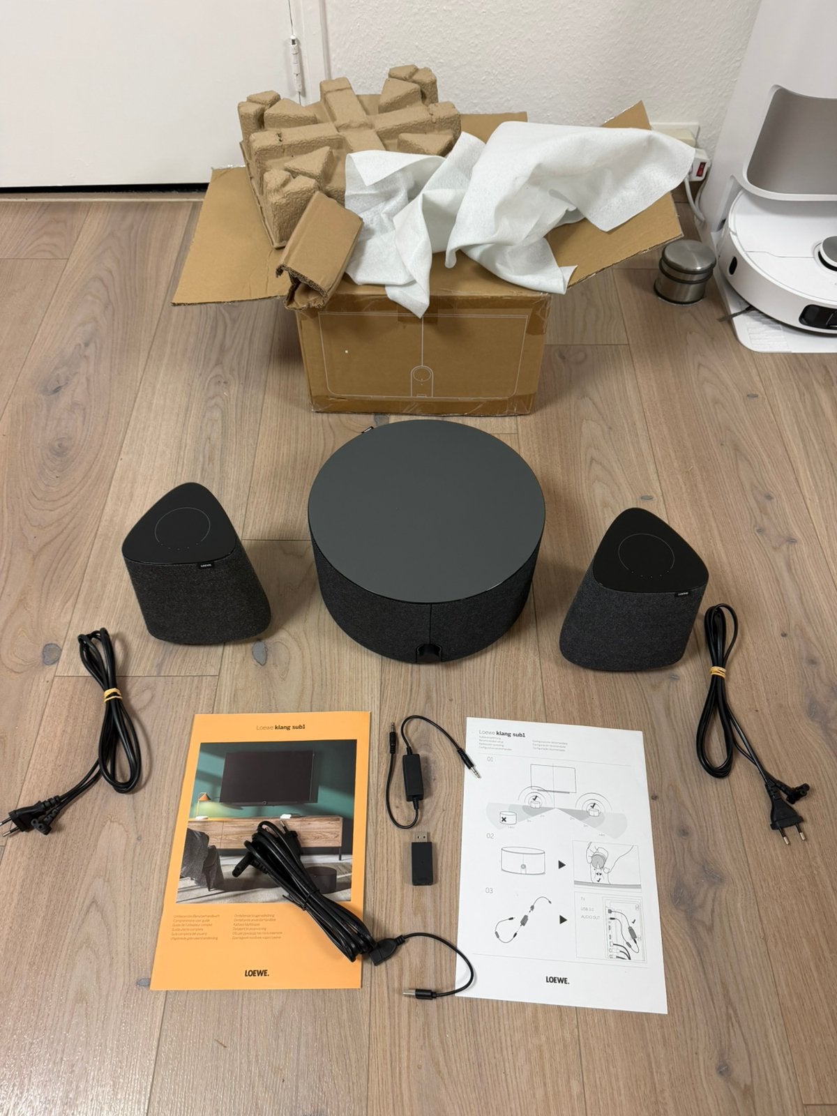 voor soundbar loewe klang mr1 surround speakers + klang sub1, Ophalen of Verzenden, Zo goed als nieuw
